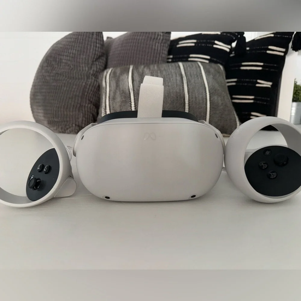META QUEST 2 VR HEADSET